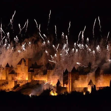 Au Pied De La Cite Carcassonne