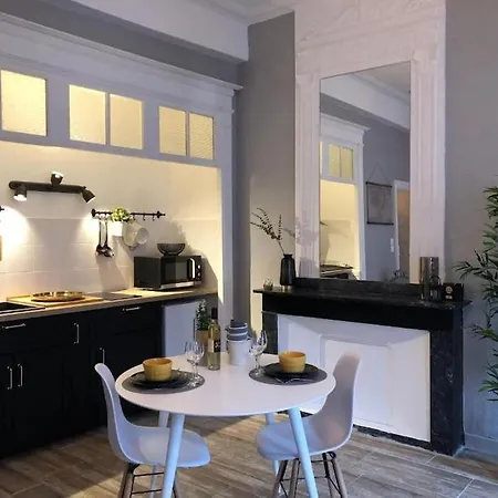 Appartement Au Pied De La Cite *
