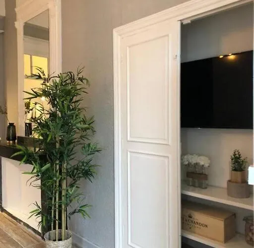 Au Pied De La Cite Apartment *